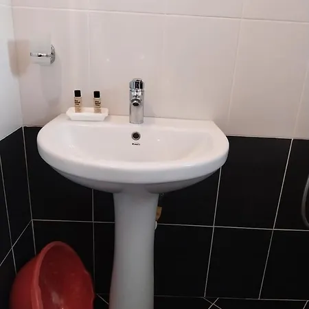 Tophill Apartmán *