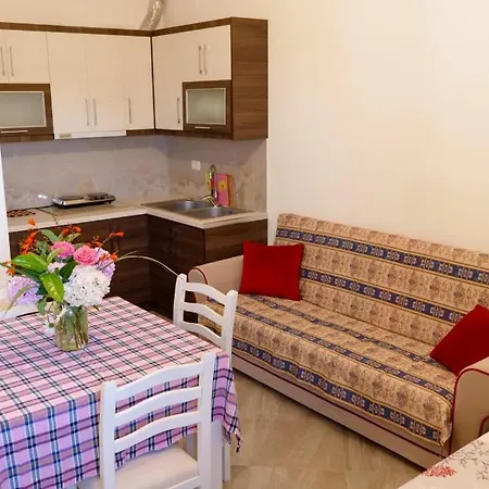 Tophill Apartment